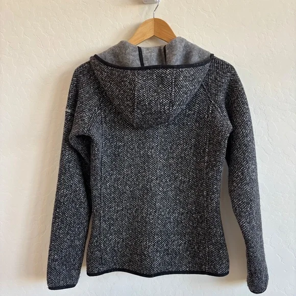 Columbia  fleece jacket , Size Small , black&white, outdoor , hiking - Picture 2 of 12